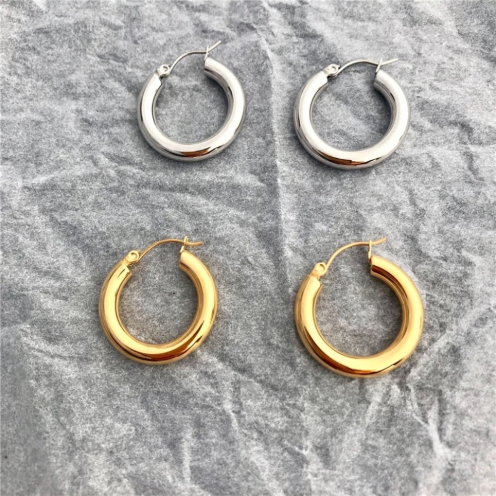 Gold trendy chunky hoop earring